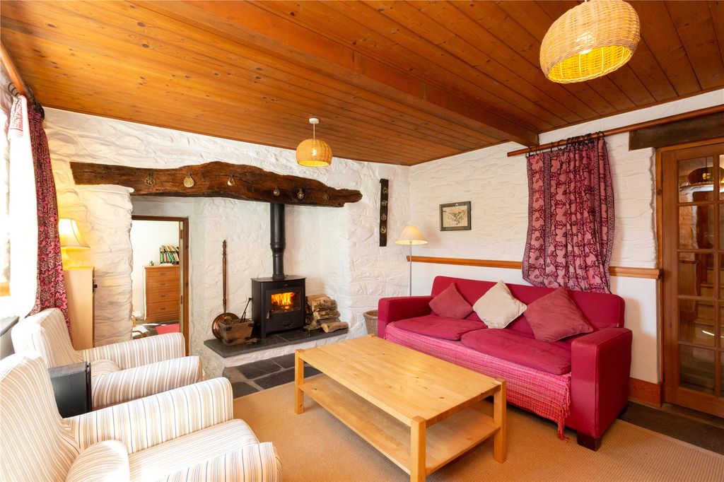 4 bed detached house for saleMaengwynedd, Llanrhaeadr Ym Mochnant, Oswestry, Powys SY10 photo 4
