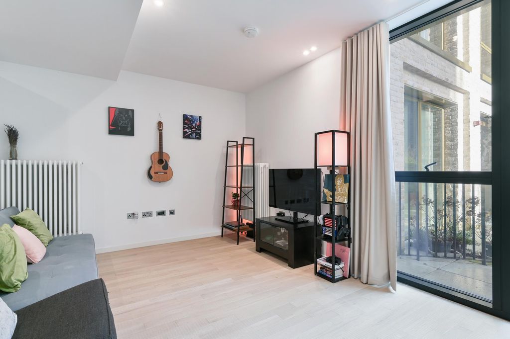 Property photo 3 of 8