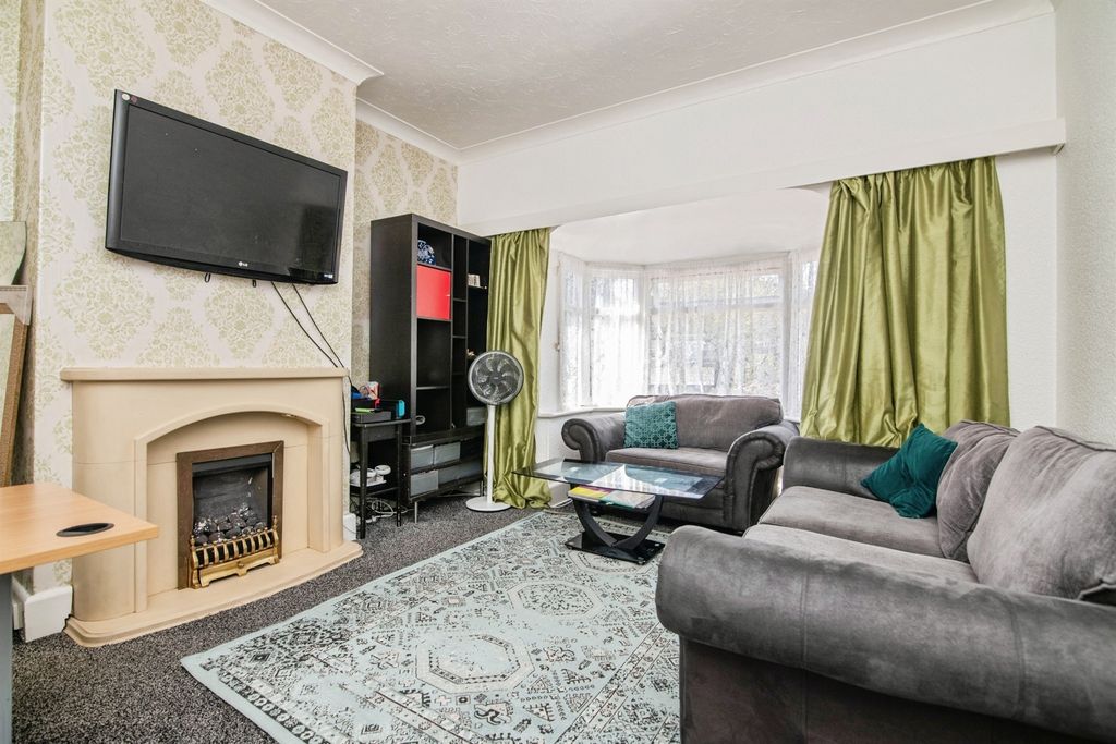 Property photo 2 of 17