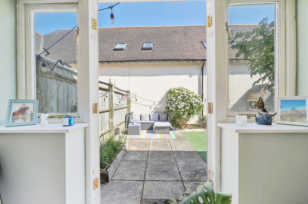 Property photo 3 of 16 Garden