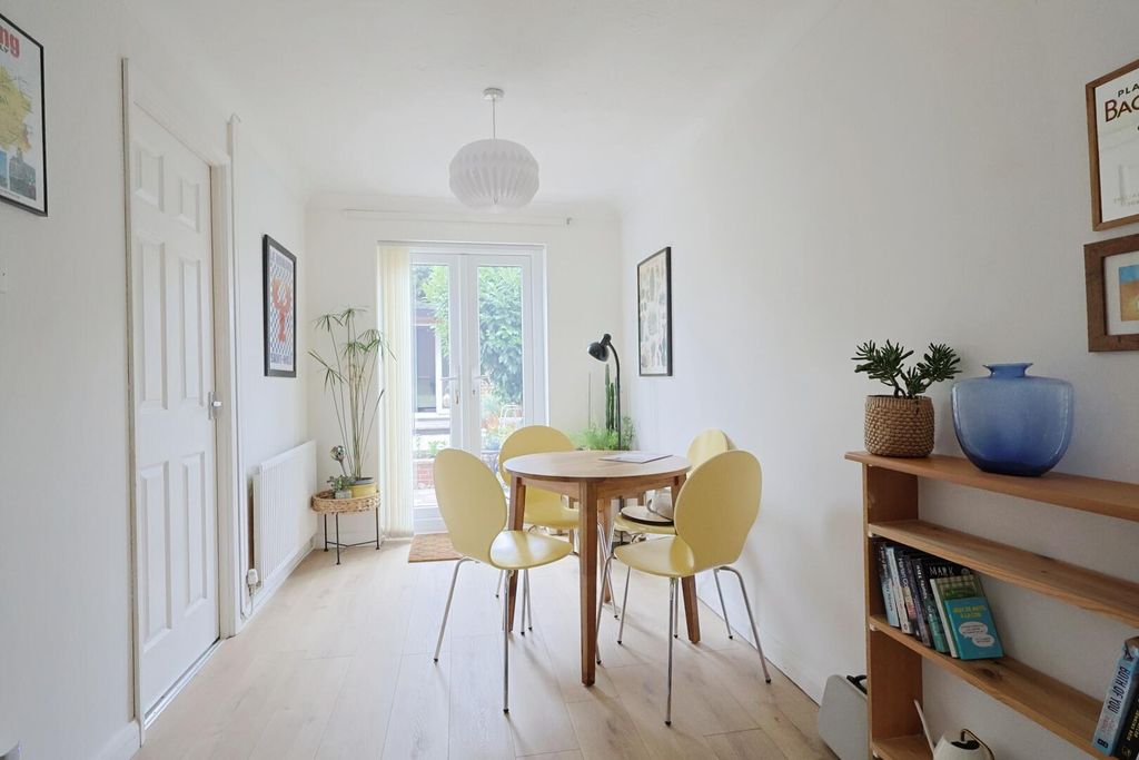 Property photo 3 of 16 Dining Area