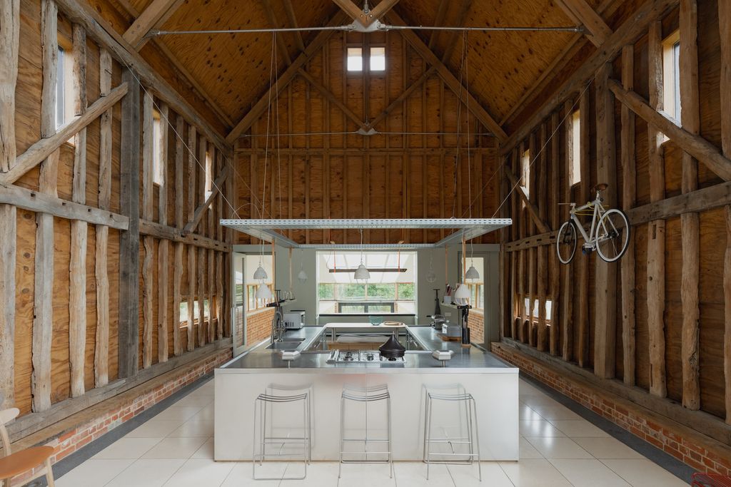 Property photo 3 of 33 311966 - Old Barn, Chelsworth-13.Jpg