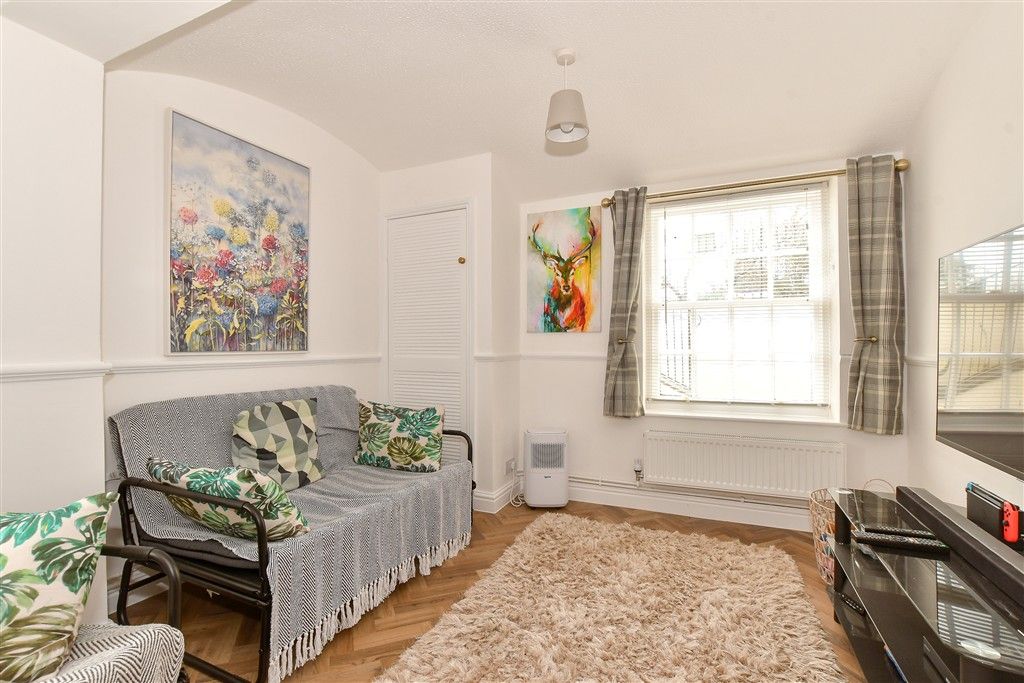 Property photo 2 of 7 Lounge