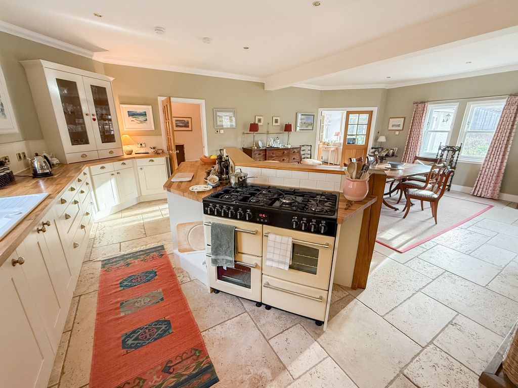 Property photo 3 of 53