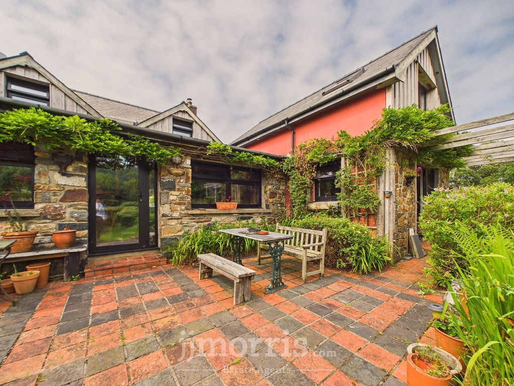 Property photo 2 of 37