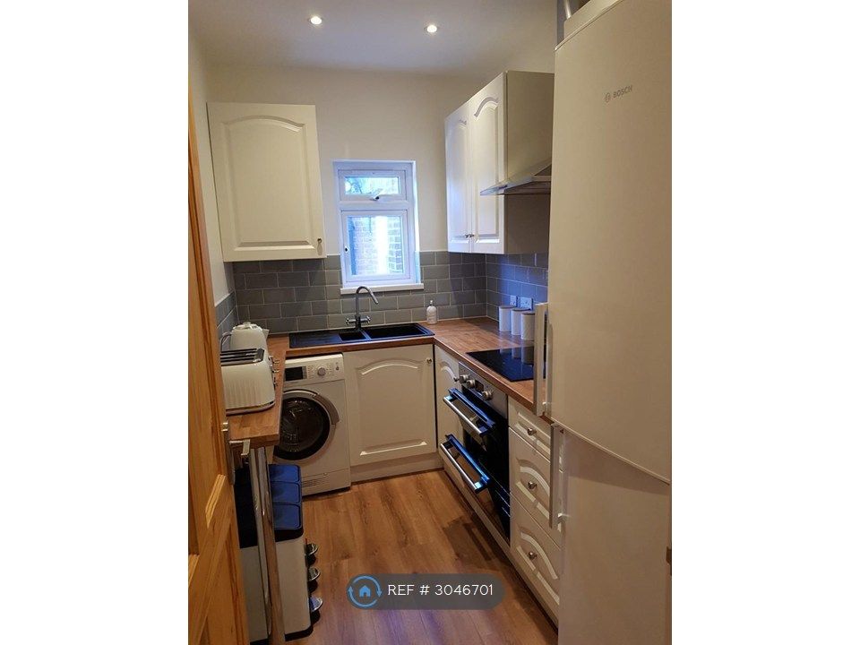 Property photo 1 of 11 Kitchen