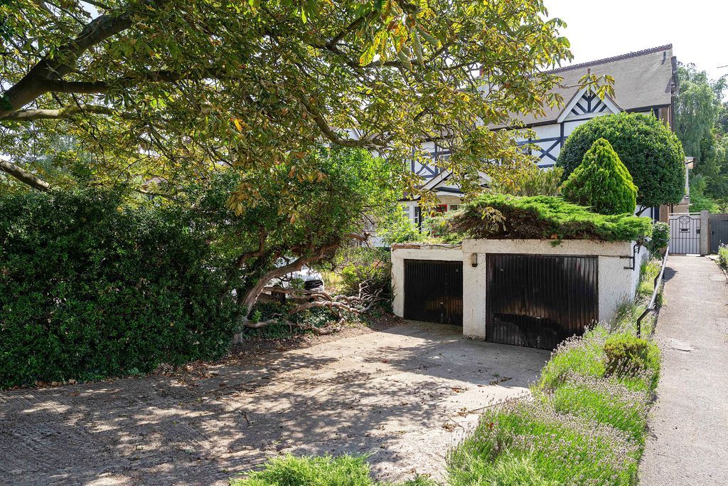 Property photo 2 of 18 External