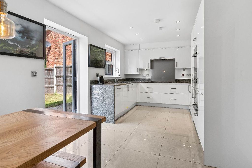 Property photo 3 of 34