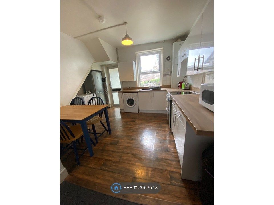 Property photo 1 of 8 Kitchen