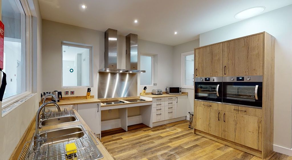 Property photo 2 of 7 Kitchen.Jpeg