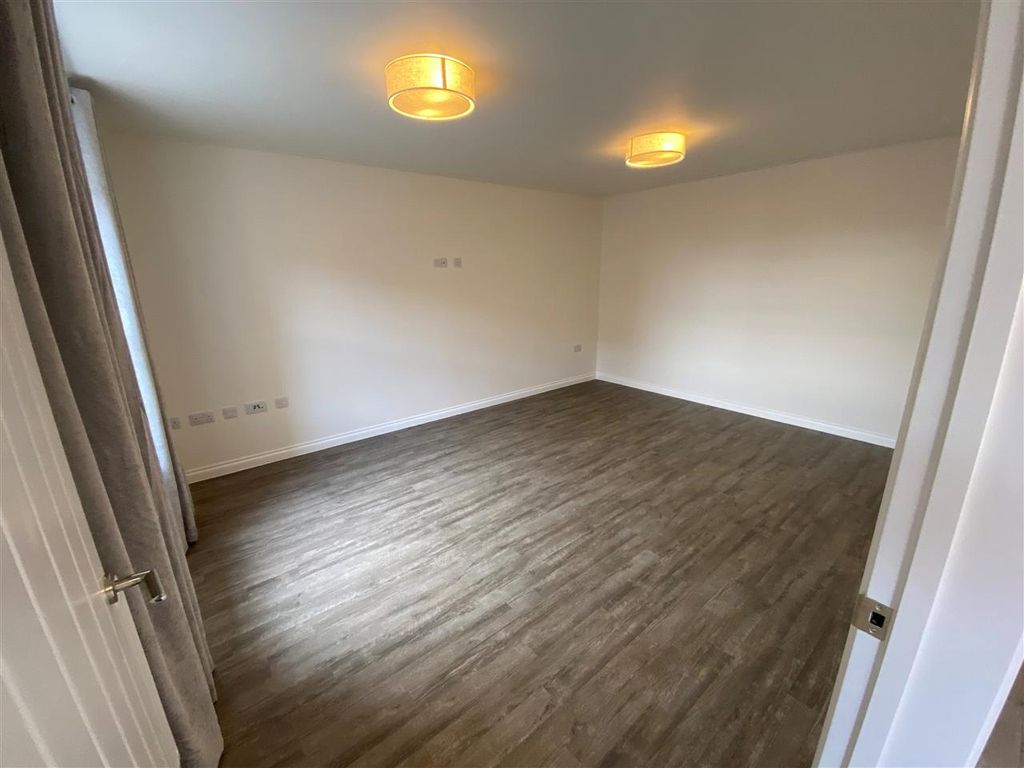 Property photo 3 of 13 Lounge
