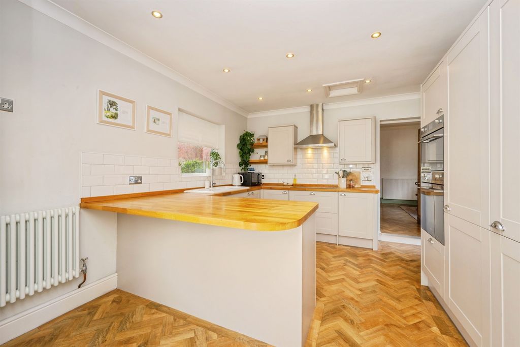 Property photo 3 of 21