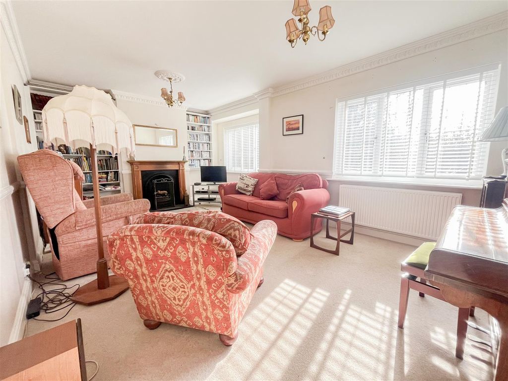 Property photo 2 of 31 11-Lounge.Jpg