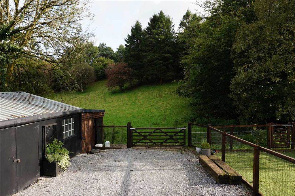 Property photo 3 of 31 To Locate The Property :