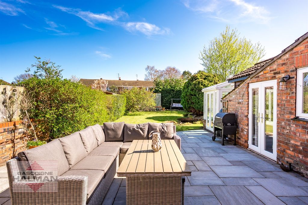 Property photo 3 of 26 Garden