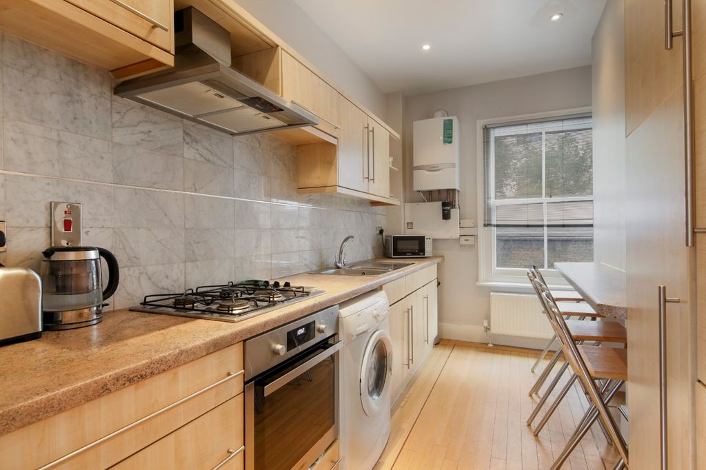 Property photo 2 of 10 Kitchen