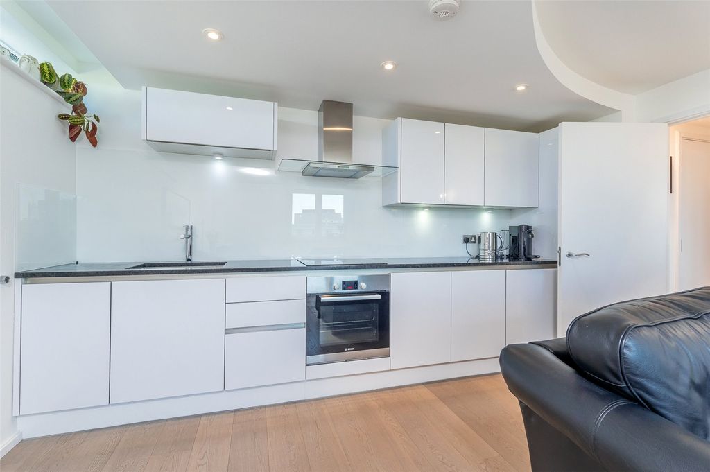 Property photo 2 of 24 Picture No. 33