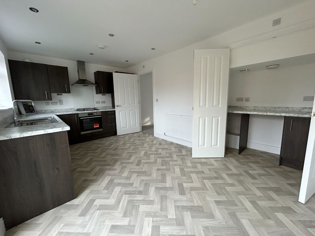 Property photo 3 of 15 3436557