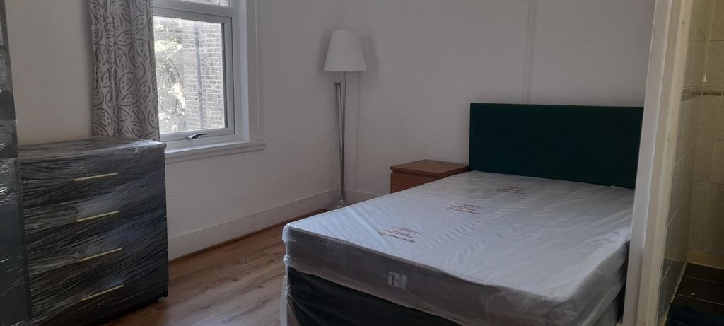 Property photo 1 of 5 Double Room (Bills Included)