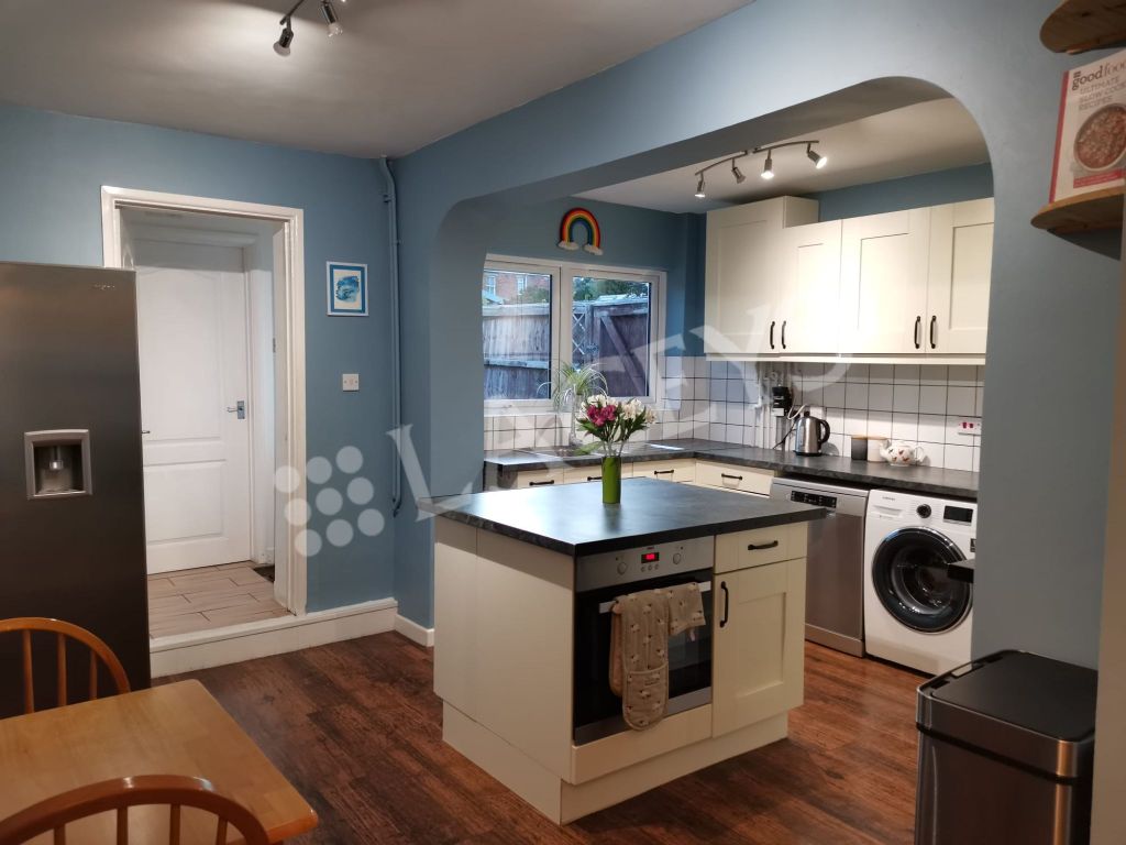 Property photo 3 of 14 Kitchen Aspect 2