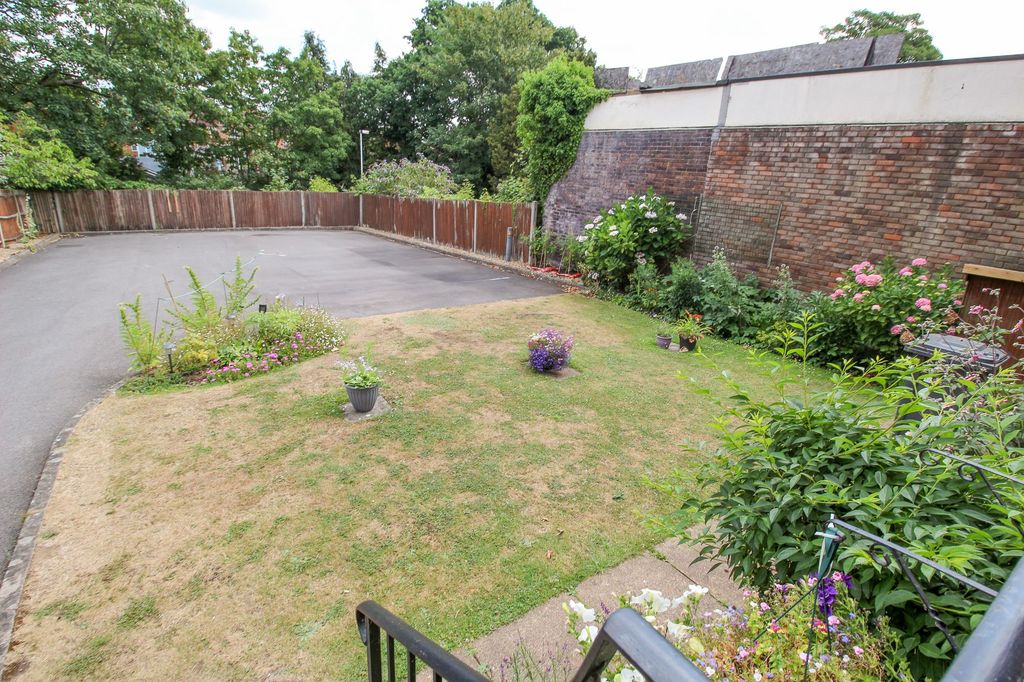 Property photo 2 of 7 Car Park