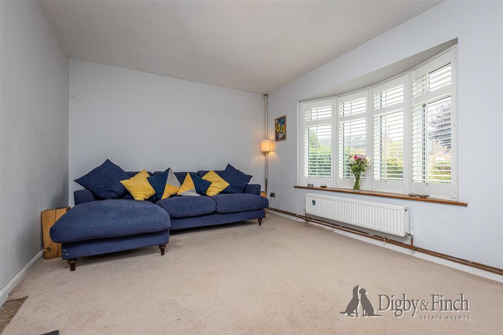 Property photo 2 of 18 8 Yonge Close, Radcliffe, Ng12 2EE-10Watermarked.J