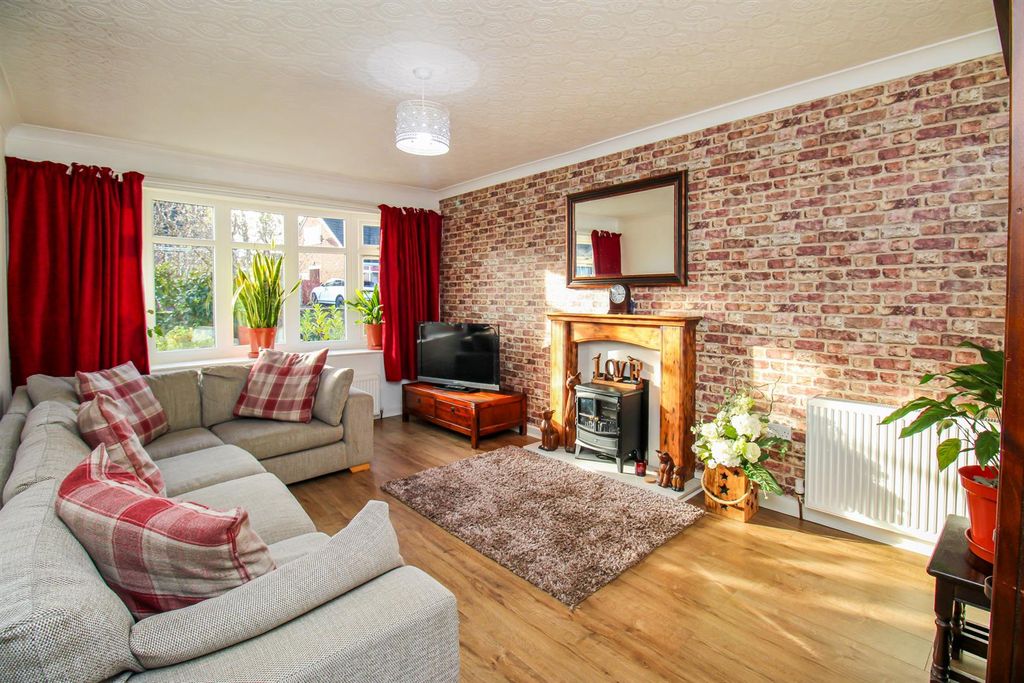 Property photo 3 of 14 Living Room