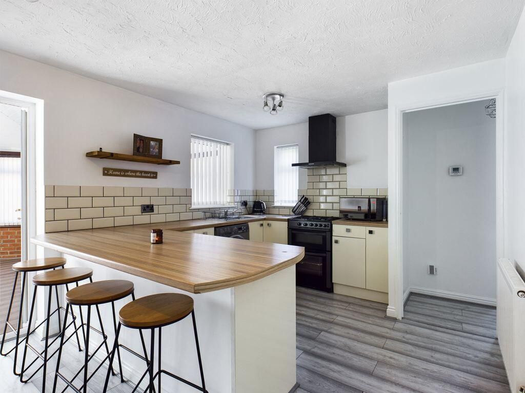 Property photo 2 of 5 Kitchen