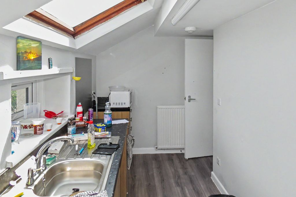 Property photo 3 of 12 30C Park Road, Chorley, Lancashire, Pr7 1Qu