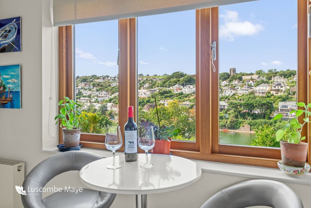 Property photo 3 of 23