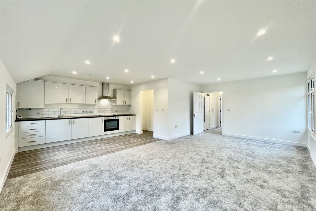 Property photo 1 of 5 (Main)