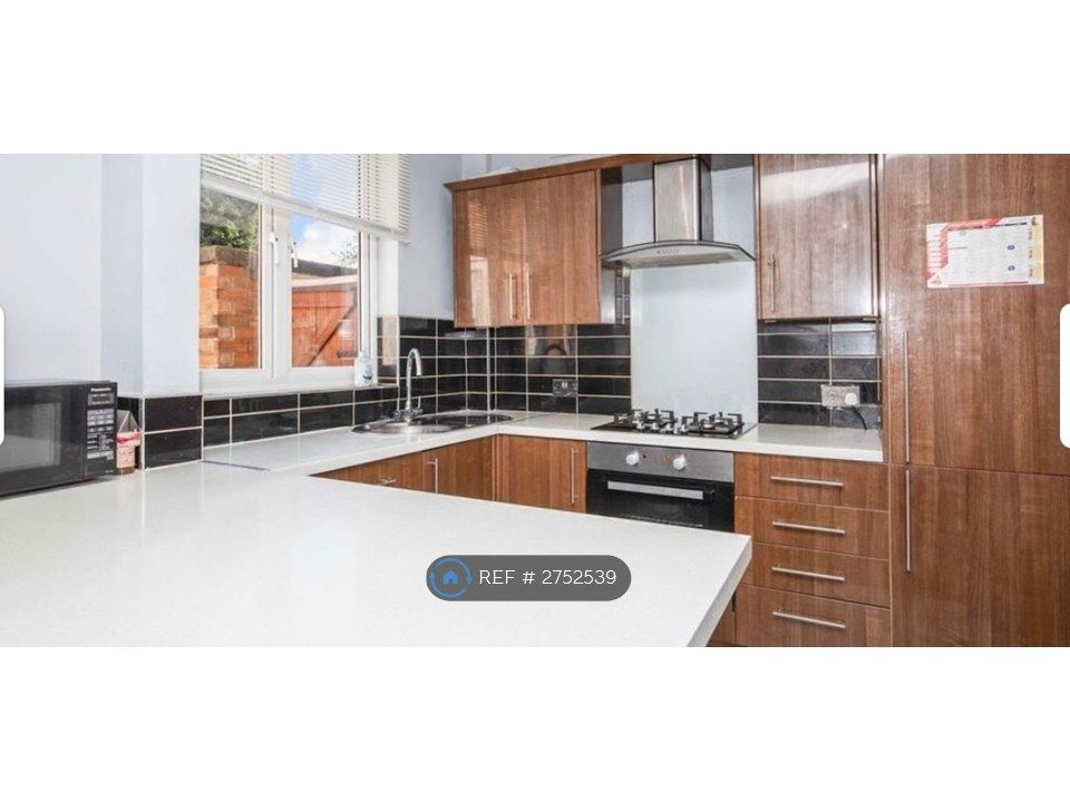 Property photo 2 of 8 Kitchen