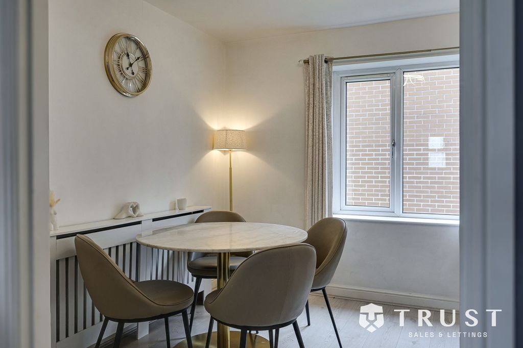 Property photo 3 of 40