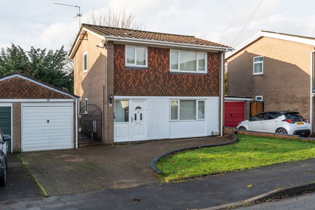 Property photo 1 of 15 Waterside Close-4