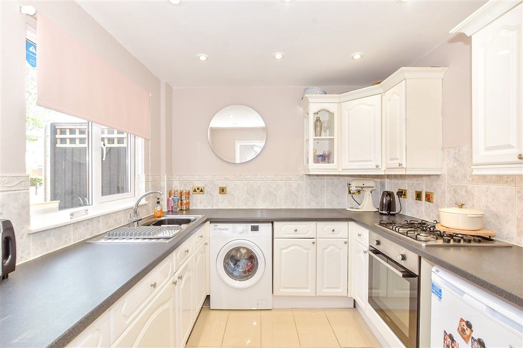 Property photo 3 of 8 Kitchen