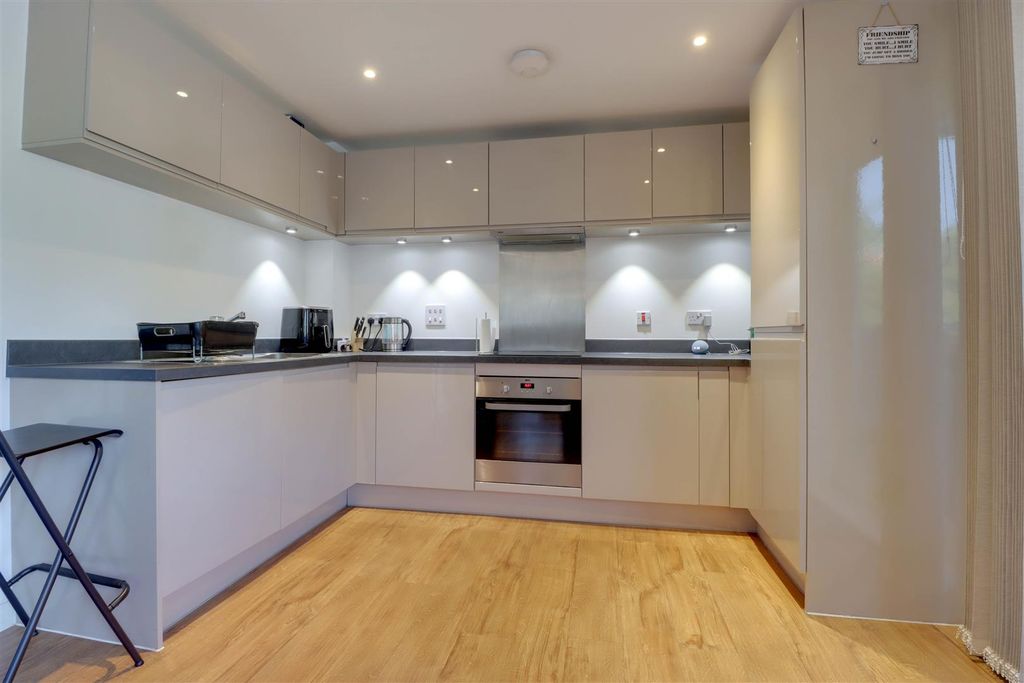 Property photo 1 of 13 Flat 2 Ramsden Court-8.Jpg