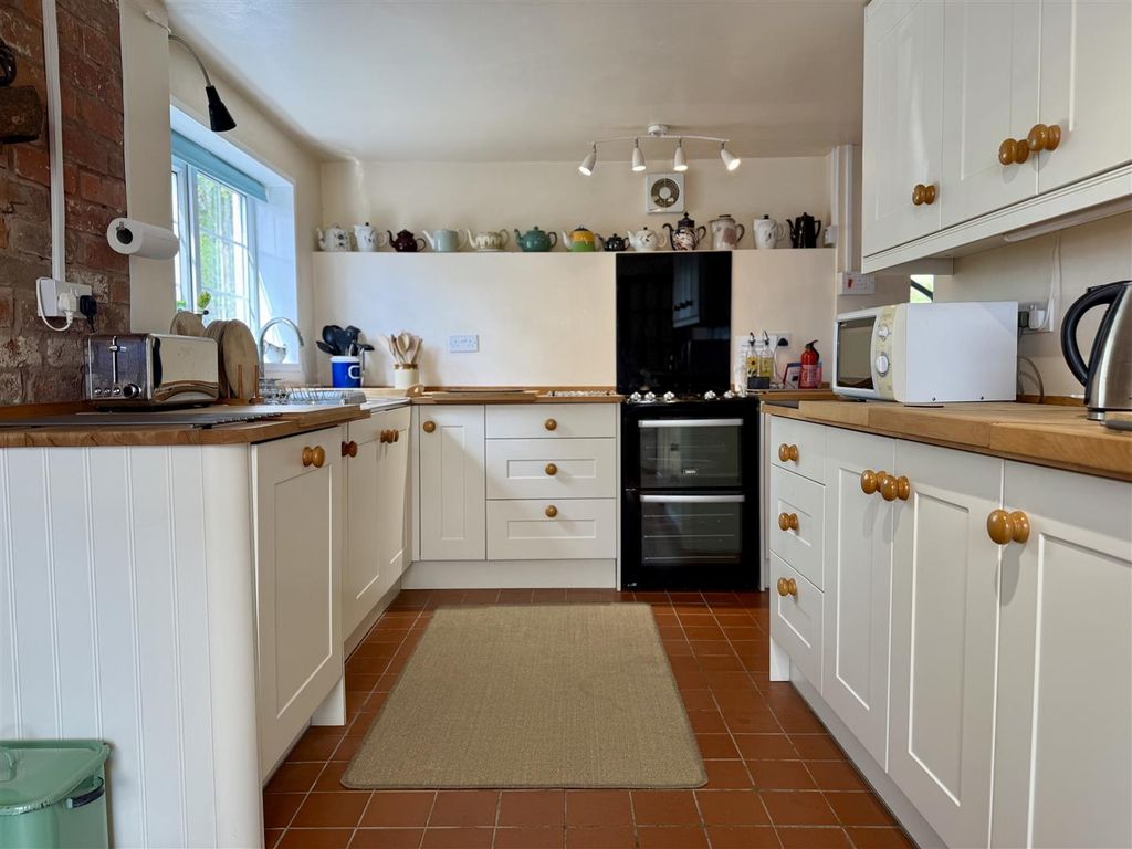 Property photo 3 of 28