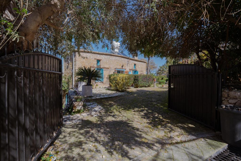 Property photo 1 of 111