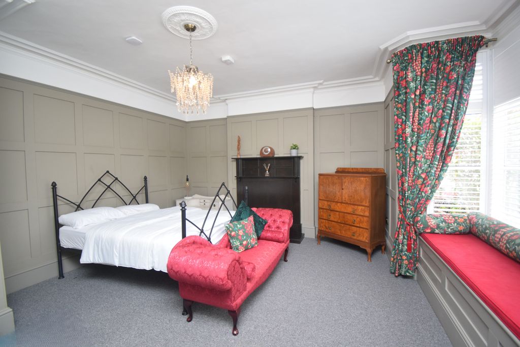 Property photo 1 of 15 Bedroom 1
