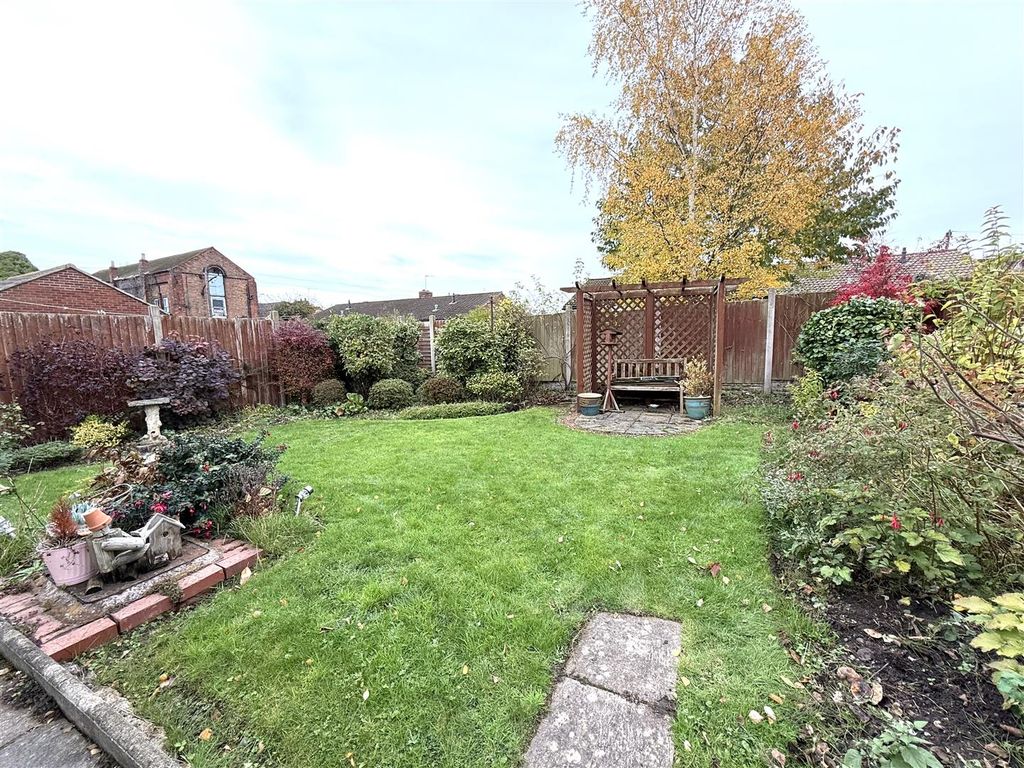 Property photo 2 of 18 12 Mill Lane.Jpeg