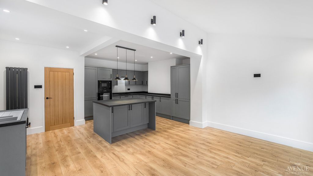 Property photo 3 of 18 3921667