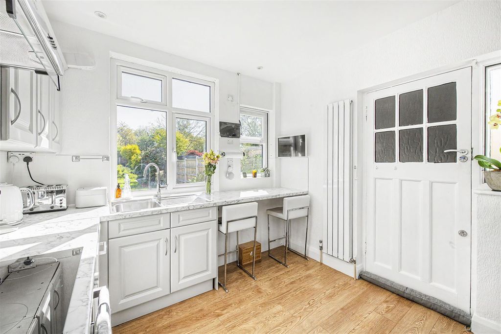 Property photo 2 of 10 6-Churchill-Road-05.Jpg