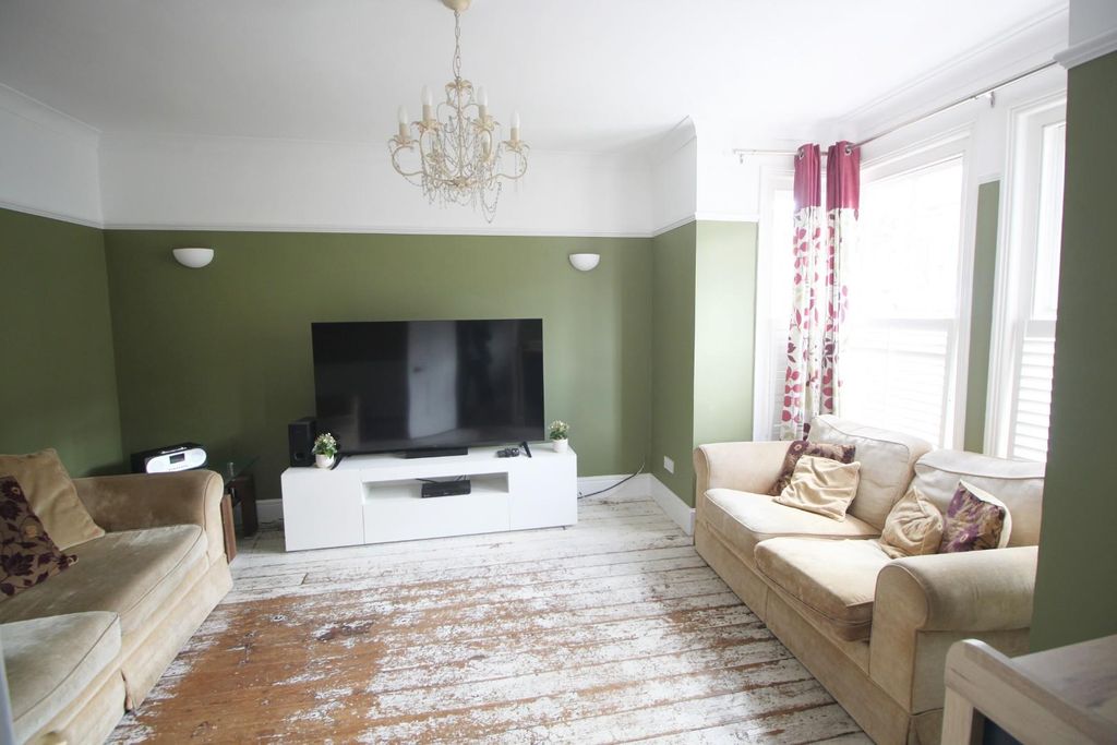Property photo 3 of 15 Liv.Jpg