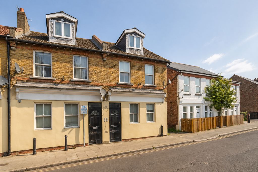 Property photo 1 of 6 Bedroom