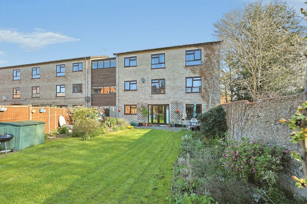 Property photo 2 of 13