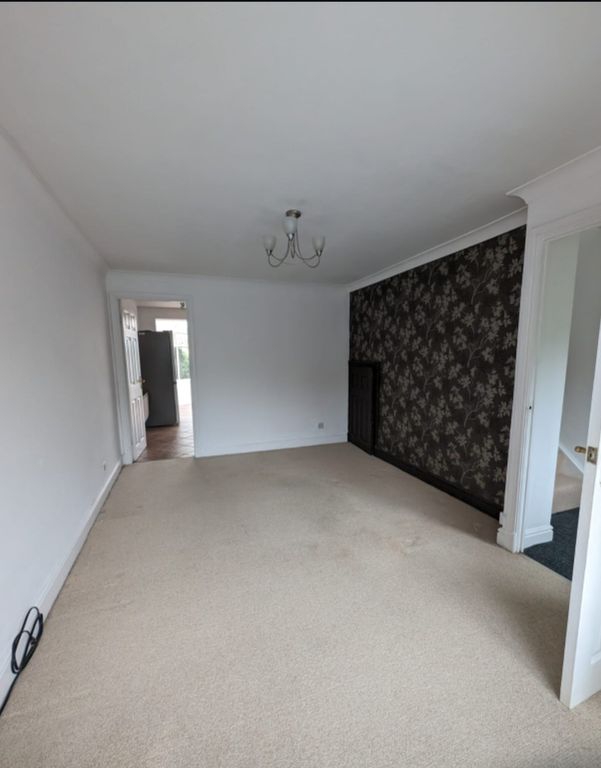 Property photo 3 of 24 Lounge