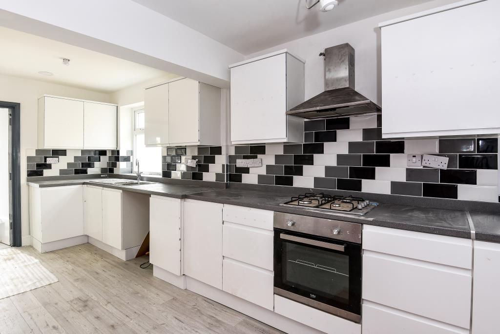 Property photo 2 of 10 Kitchen