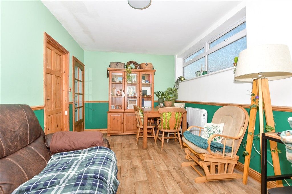 Property photo 3 of 11 Lounge