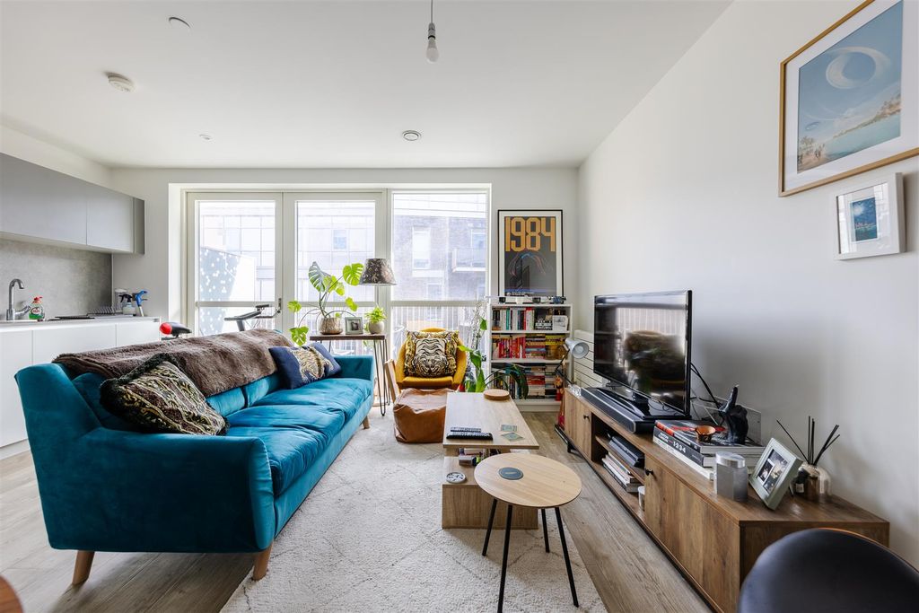 Property photo 2 of 11