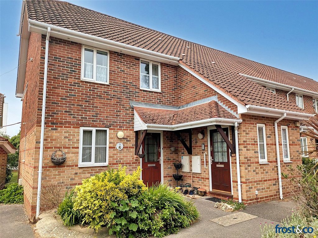 Property photo 1 of 7 Willow Park